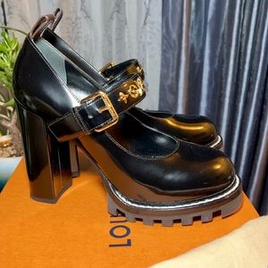 Star Trail Pump with Gold Monogram Strap